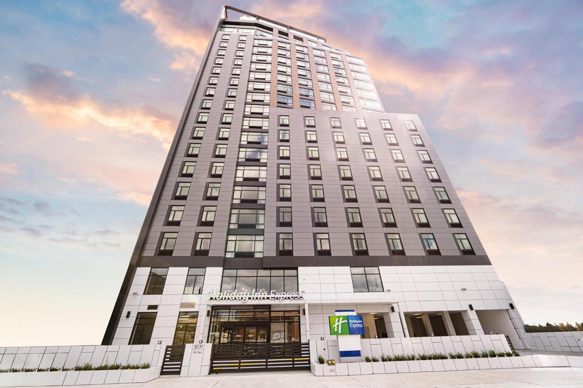 Holiday Inn Express Long Island City E - New York By Ihg Exterior photo