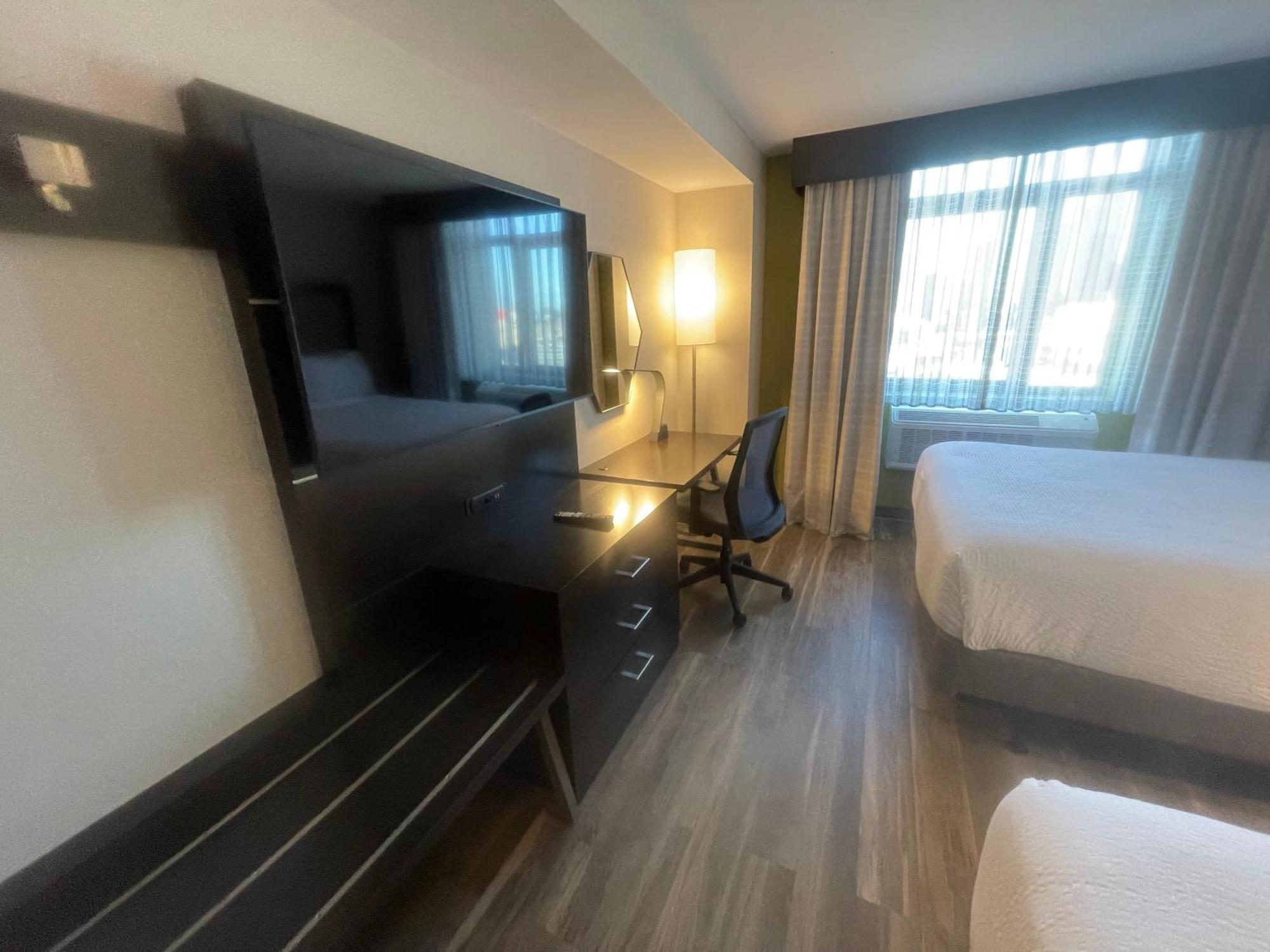 Holiday Inn Express Long Island City E - New York By Ihg Exterior photo